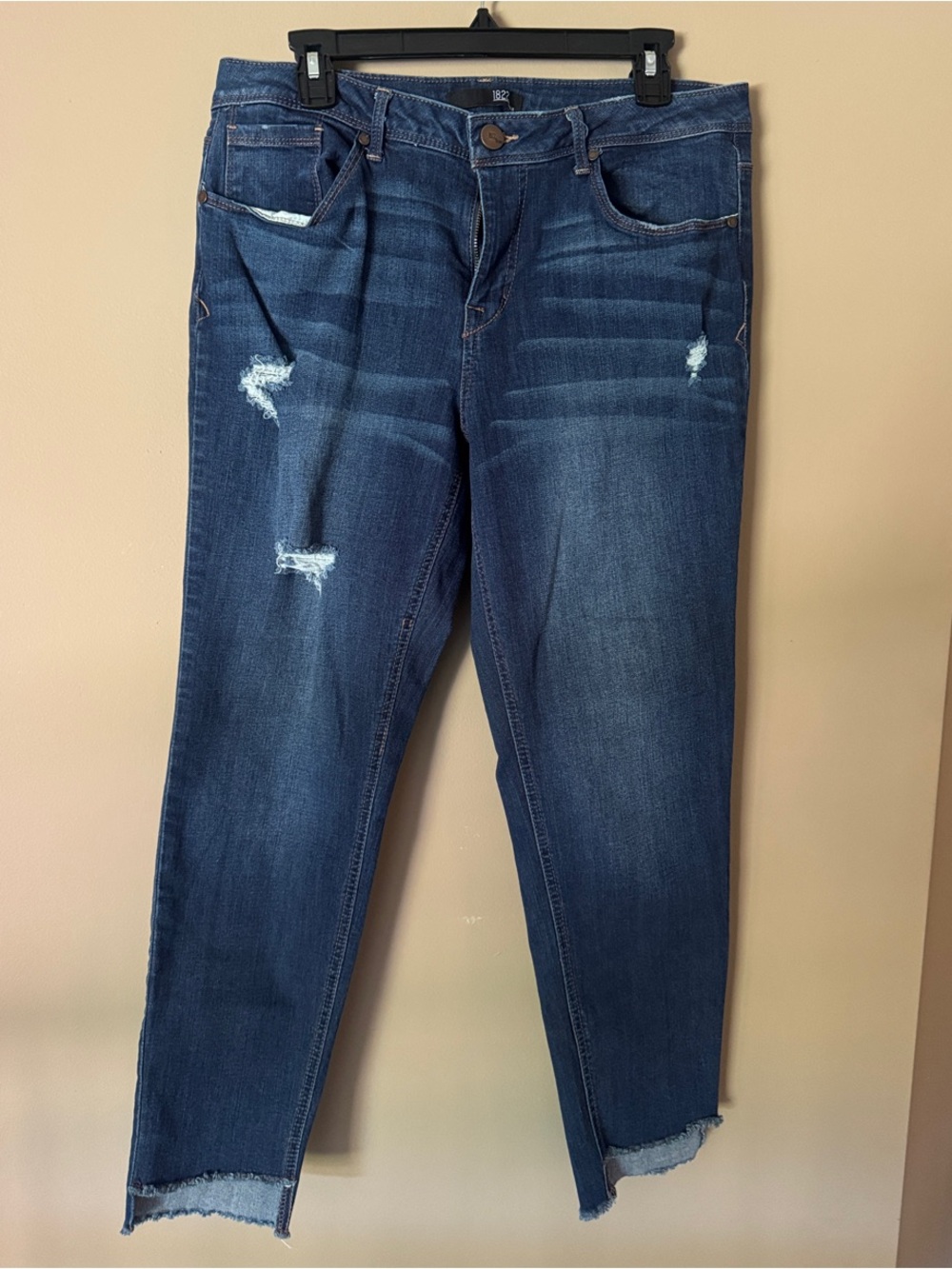 1822 Denim Dark Blue Distressed Cropped Jeans